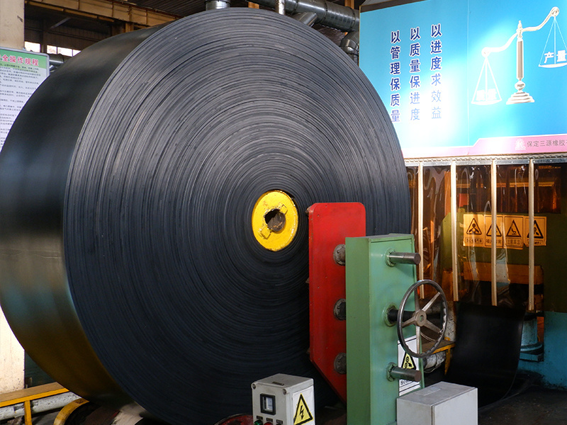 Oil-resistant conveyor belt