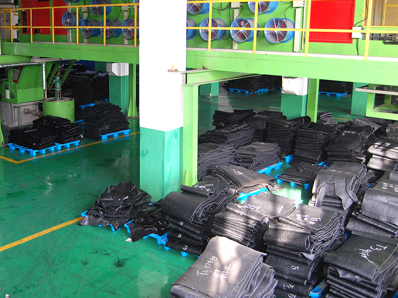 Conveyor systems in factories and logistics