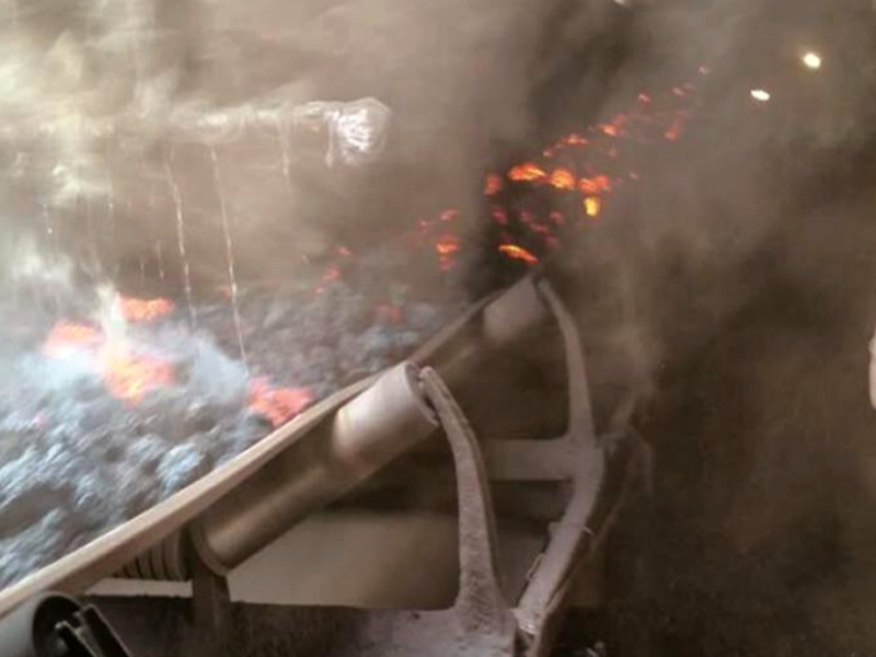 Flame-resistant conveyor belt